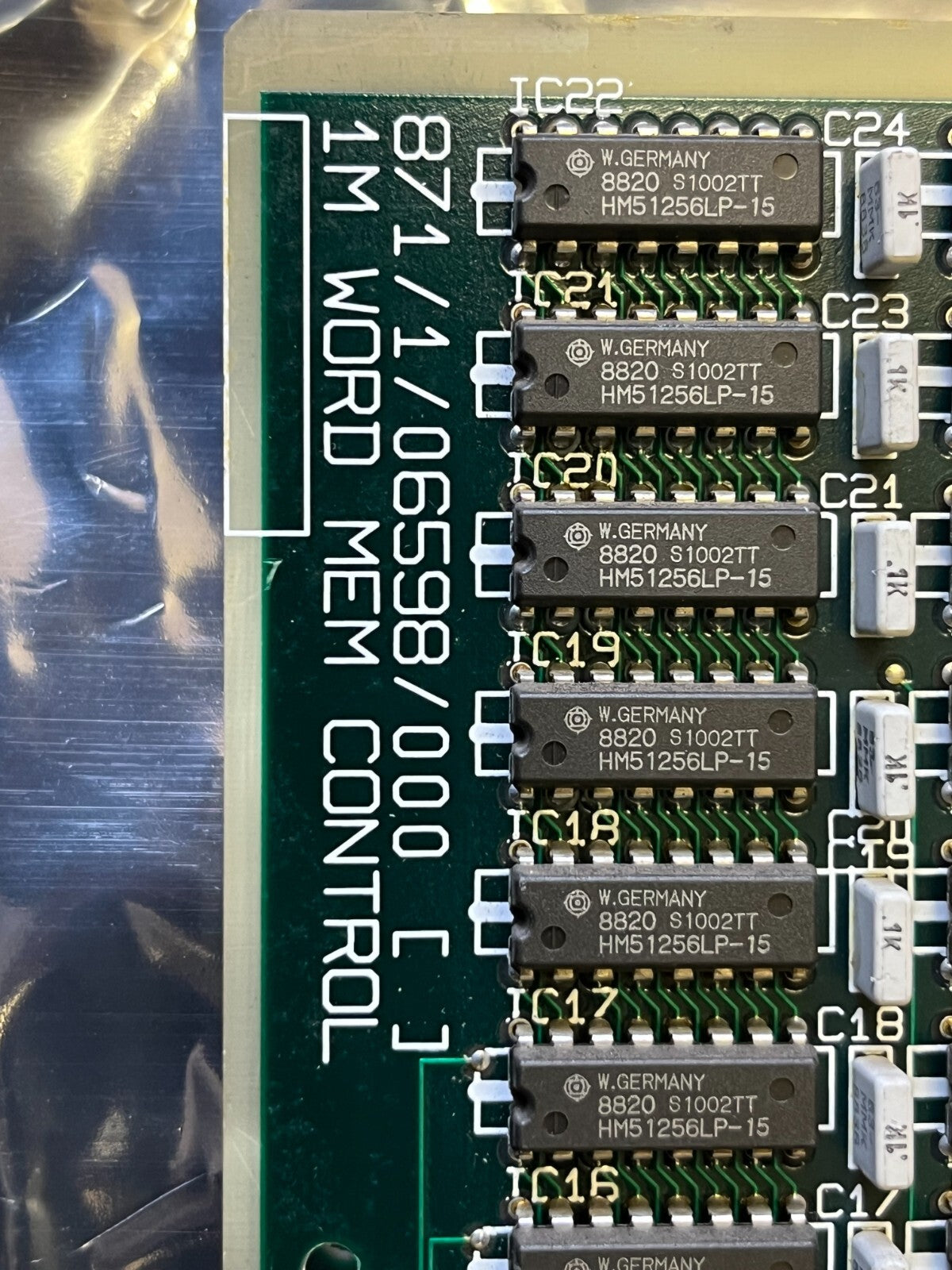 MEMORY PCB WITH 84 X 51256 HITACHI DRAM MEMORY CHIPS HM51256LP-15 ad1y10