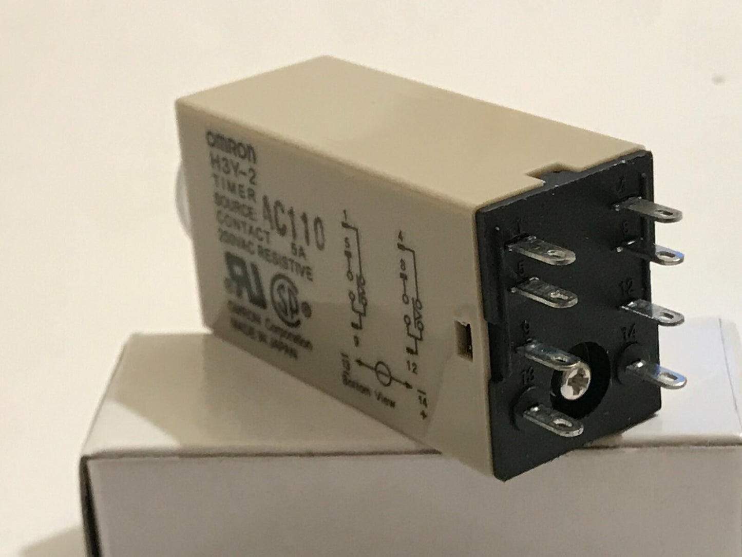 H3Y-2 110V AC MINIATURE PLUG IN TIMER 8 PIN 0.2 - 5 SECONDS DP CONTACTS ad2G9