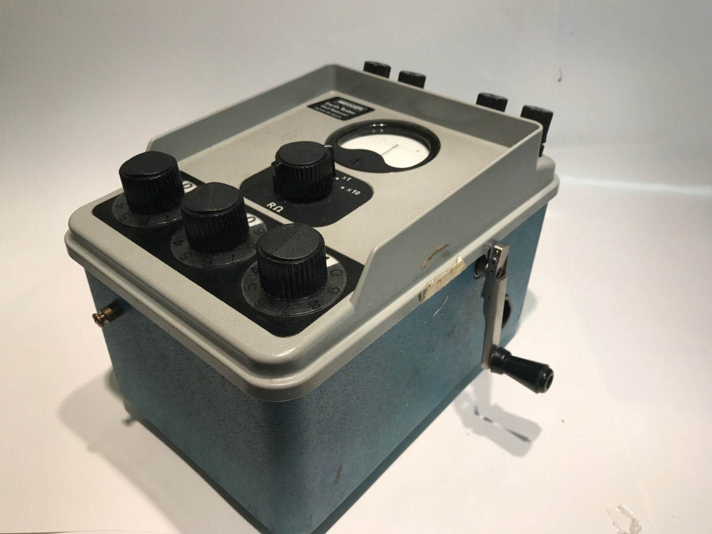 MEGGER ET3/2 HAND CRANK EARTH RESISTANCE TESTER & CASE ad2#20