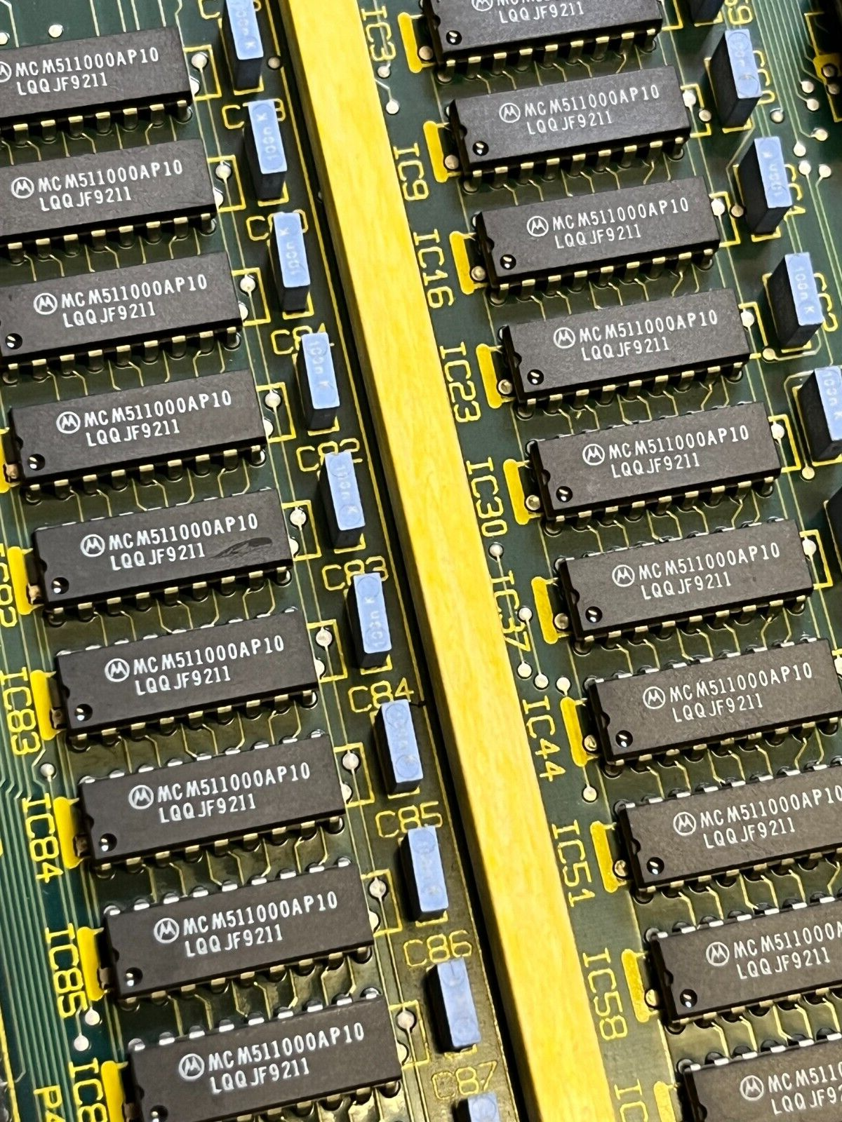 MEMORY PCB WITH 44 X 1MB MOTOROLA DRAM MEMORY CHIPS MCM511000AP10 ad1y9
