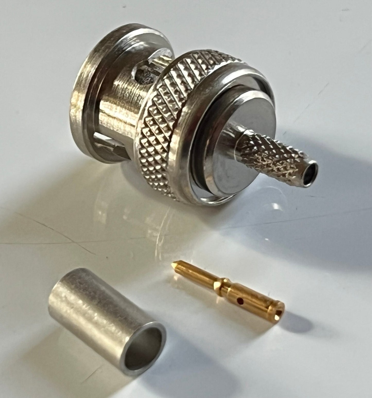 M/A-COM 75 OHM QUALITY BNC PLUG MALE CRIMP TYPE FOR RG179 & SMALL COAX fd6a15
