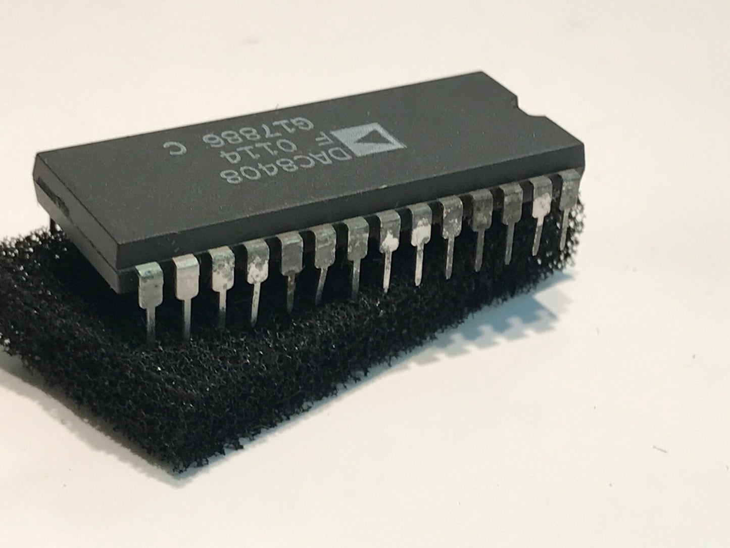 ORIGINAL AD DAC8408FP 28 PIN DIL DAC CHIP UK STOCK x1 DAC8408 fcb15.14