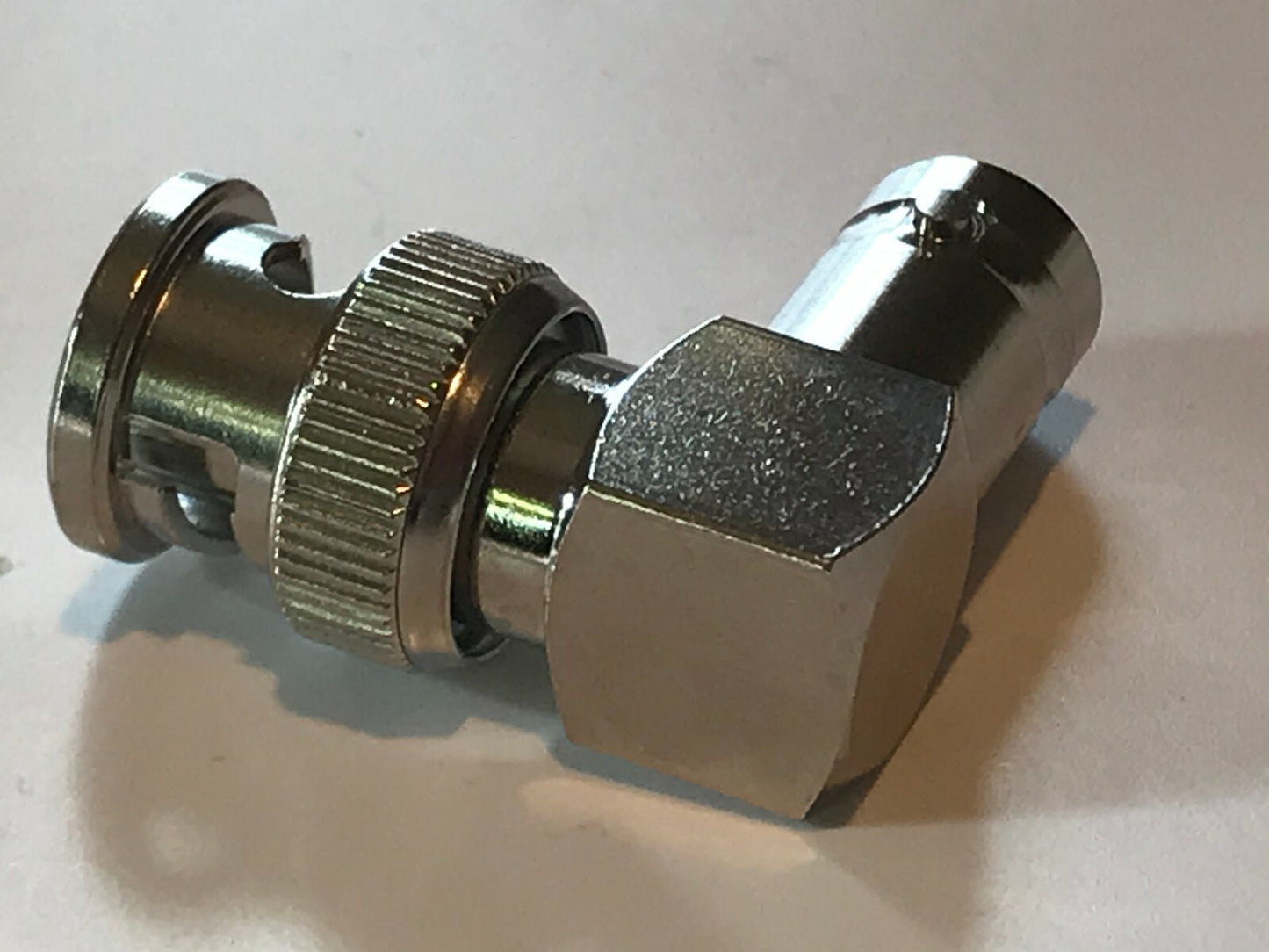 BEST QUALITY BNC RIGHT ANGLE ADAPTOR 50 OHM MALE - FEMALE (x1) ad1i11