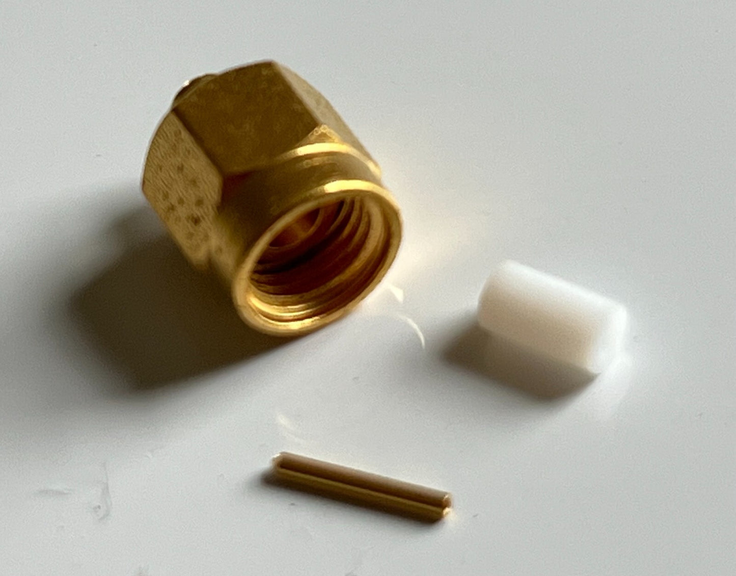 OMNI SPECTRA GOLD PLATED SMA MALE CABLE MOUNT PLUG (x1) 2001-7985-00 FD5B16