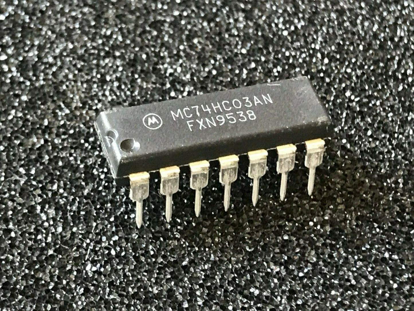 MC74HC03AN ORIGINAL MOTOROLA QUAD 2 INPUT NAND GATE CHIP UK STOCK x1 fcb27.12