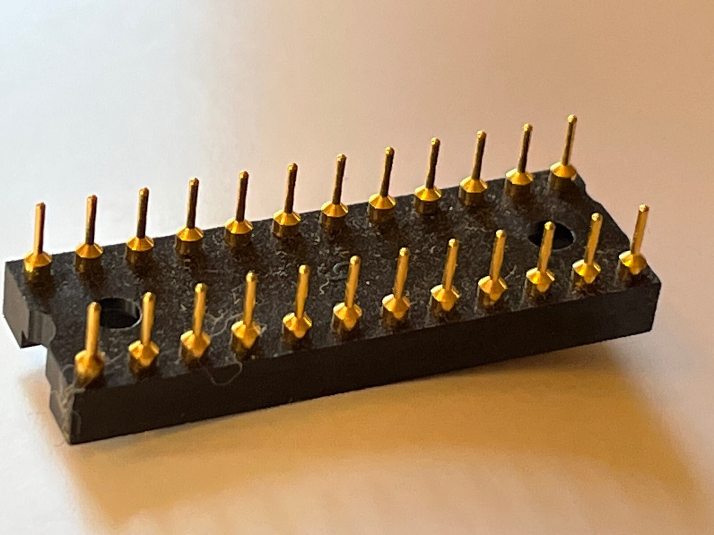 24 WAY 0.3" SKINNY WIDTH PREMIUM GOLD PLATED DIL IC SOCKET (x1) fba39.18