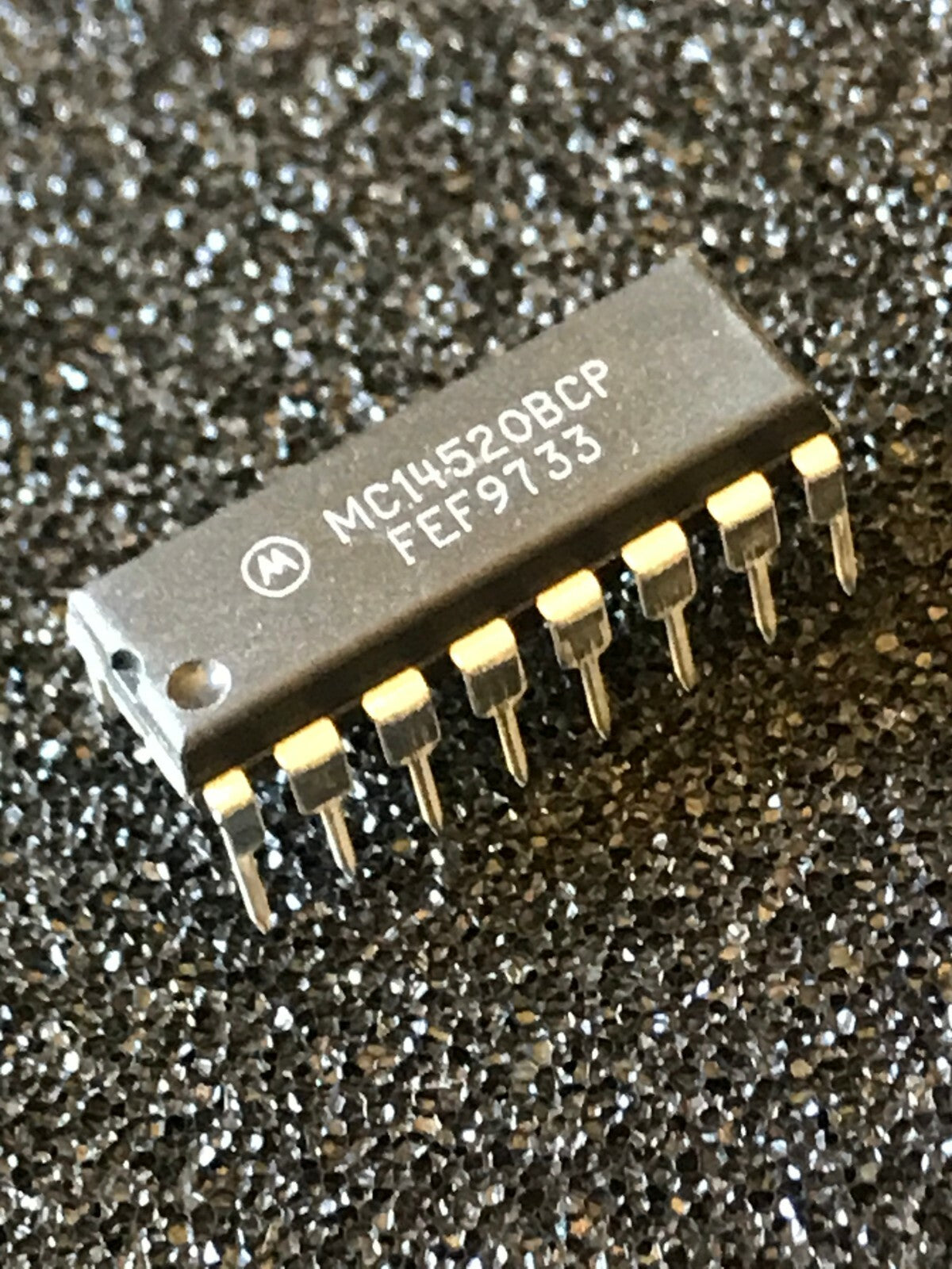 ORIGINAL MOTOROLA MC14520BCP 16 PIN DIL CHIP UK STOCK x1 fd6d68