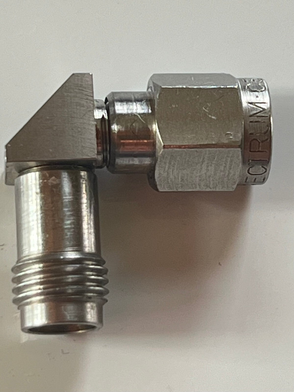 SPECTRUM 1.85MM MALE - 1.85MM FEMALE RF 67GHZ RIGHT ANGLE ADAPTER AE1W83