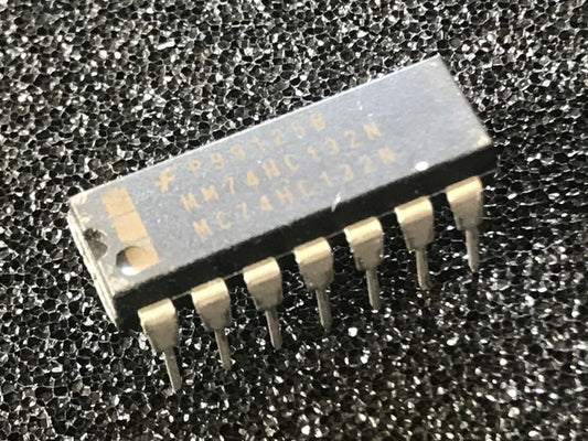 MM74HC132N ORIGINAL FAIRCHILD 2 INPUT NAND SCHMITT CHIP UK STOCK x1 fcb16.45