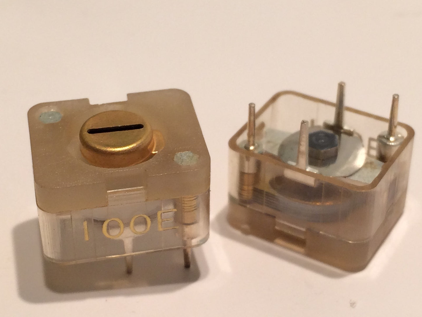 PHILIPS PROFESSIONAL TRIMMER CAPACITOR 7 - 100pF 250Vdc PTFE & GOLD (x1) bda13