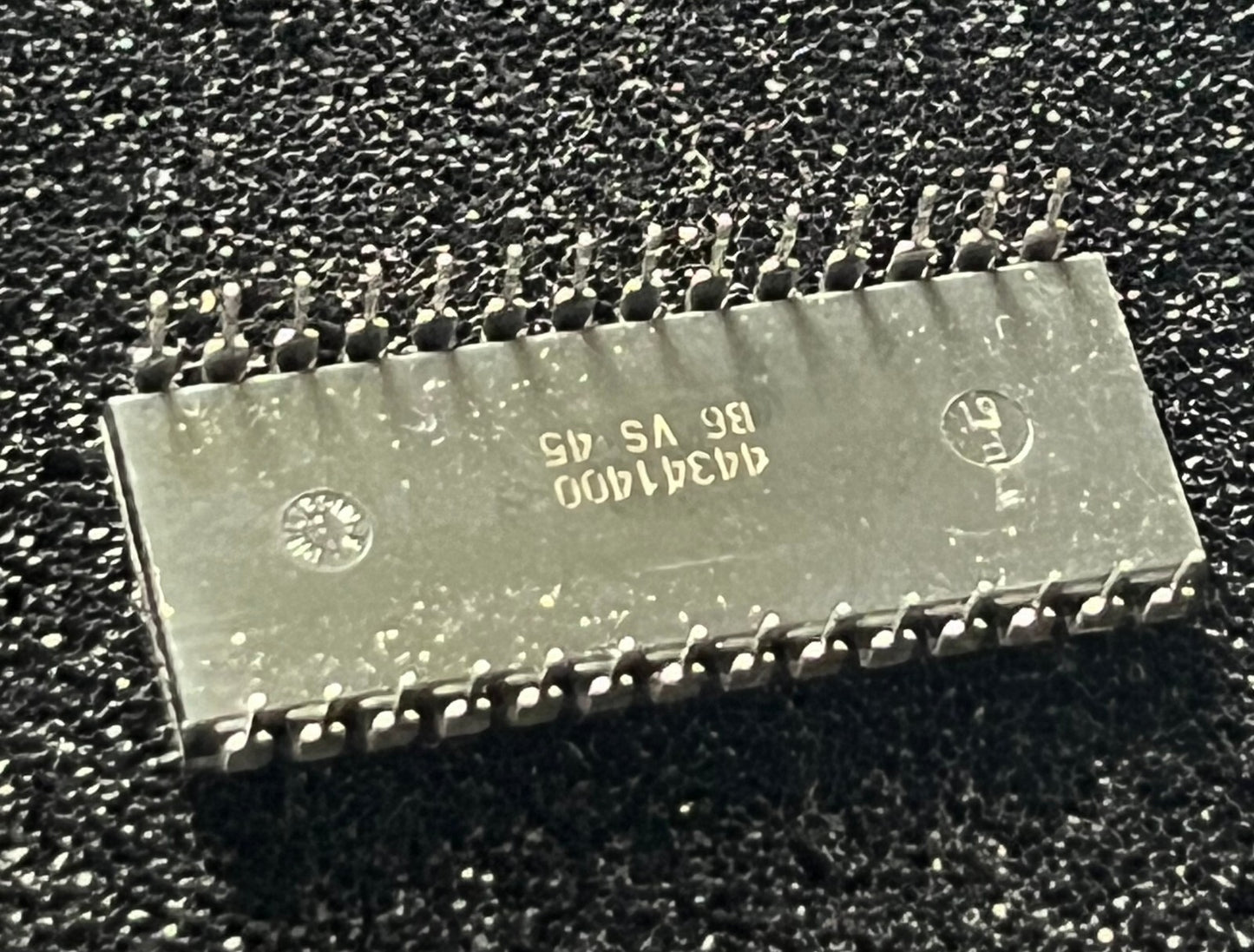 P8259A-2 ORIGINAL INTEL PROGRAMMABLE INTERRUPT CHIP UK STOCK x1 fcb20.22