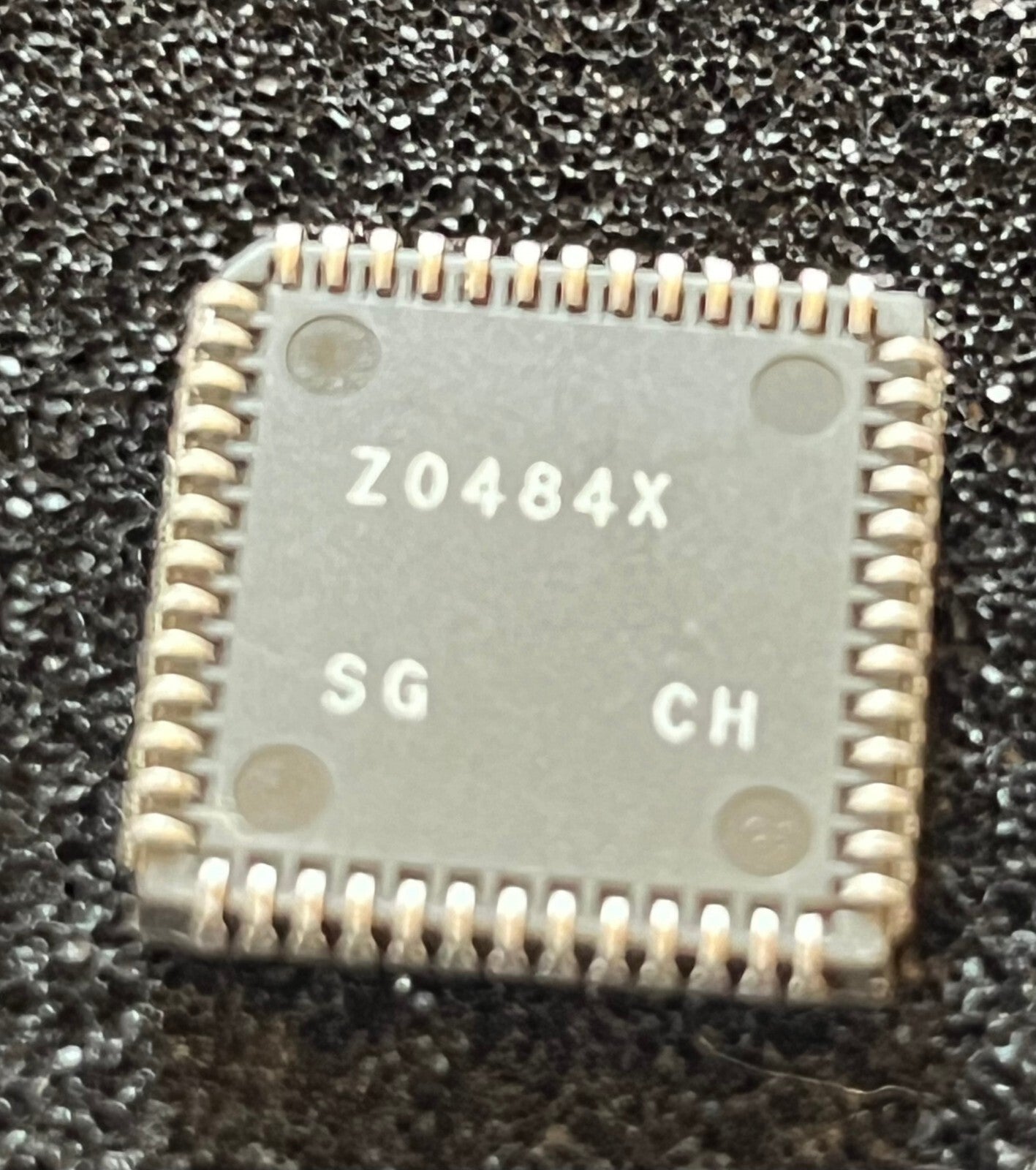 IDT IDT7130-SA35J 42 PIN PLCC STATIC RAM UK STOCK (x1) fcb20.26