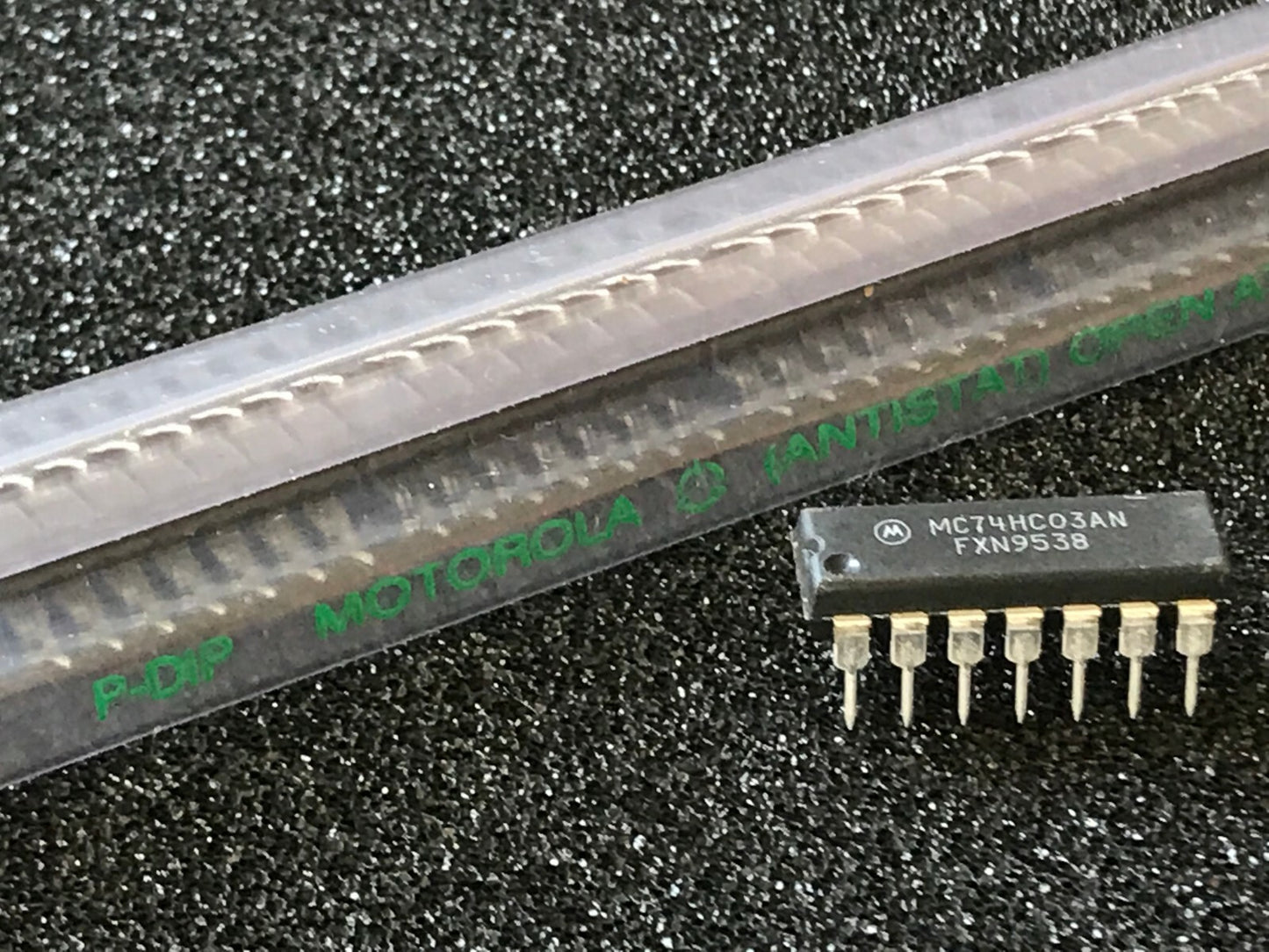 MC74HC03AN ORIGINAL MOTOROLA QUAD 2 INPUT NAND GATE CHIP UK STOCK x1 fcb27.12
