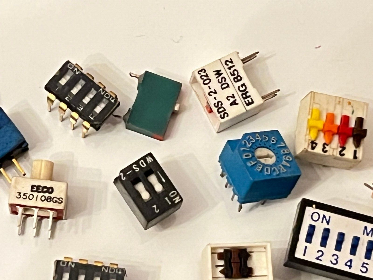 QUANTITY OF 27 VARIOUS DIP DIL SWITCHES GRAYHILL ERG ETC FBA10A11