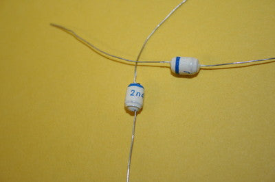 2.4nF 30V VINTAGE MILITARY SUFLEX POLYSTYRENE CAPACITOR fd2j79