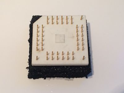 BEAUTIFUL RARE IC WHITE CERAMIC GOLD PGA CHIP AMI 7405KDT fd2j19