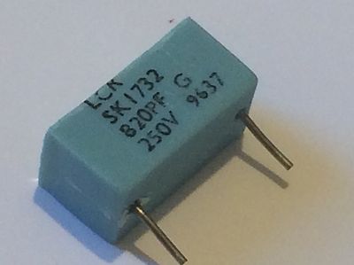 820pF 250V 2% LCR EXTENDED FOIL BOX POLYSTYRENE CAPACITOR ad2r14