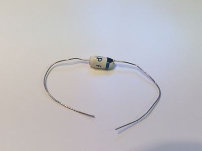 910pF 30V VINTAGE MILITARY SUFLEX POLYSTYRENE fd2j83