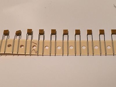 33pF 200V MLC CAPACITOR (X10) fd7b7