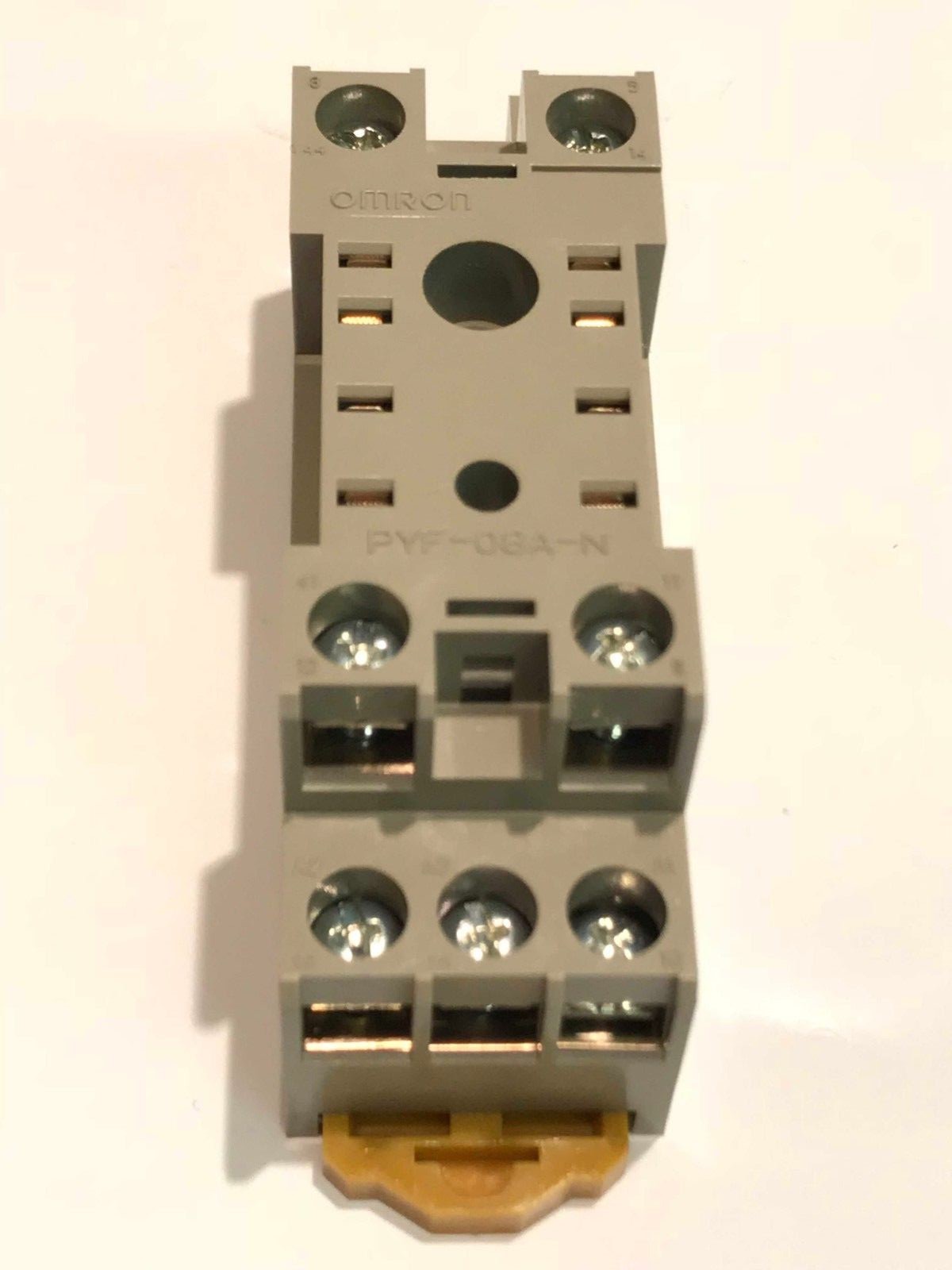 OMRON PYF-08A-N 8 PIN RELAY BASE DIN MOUNT ad1k17