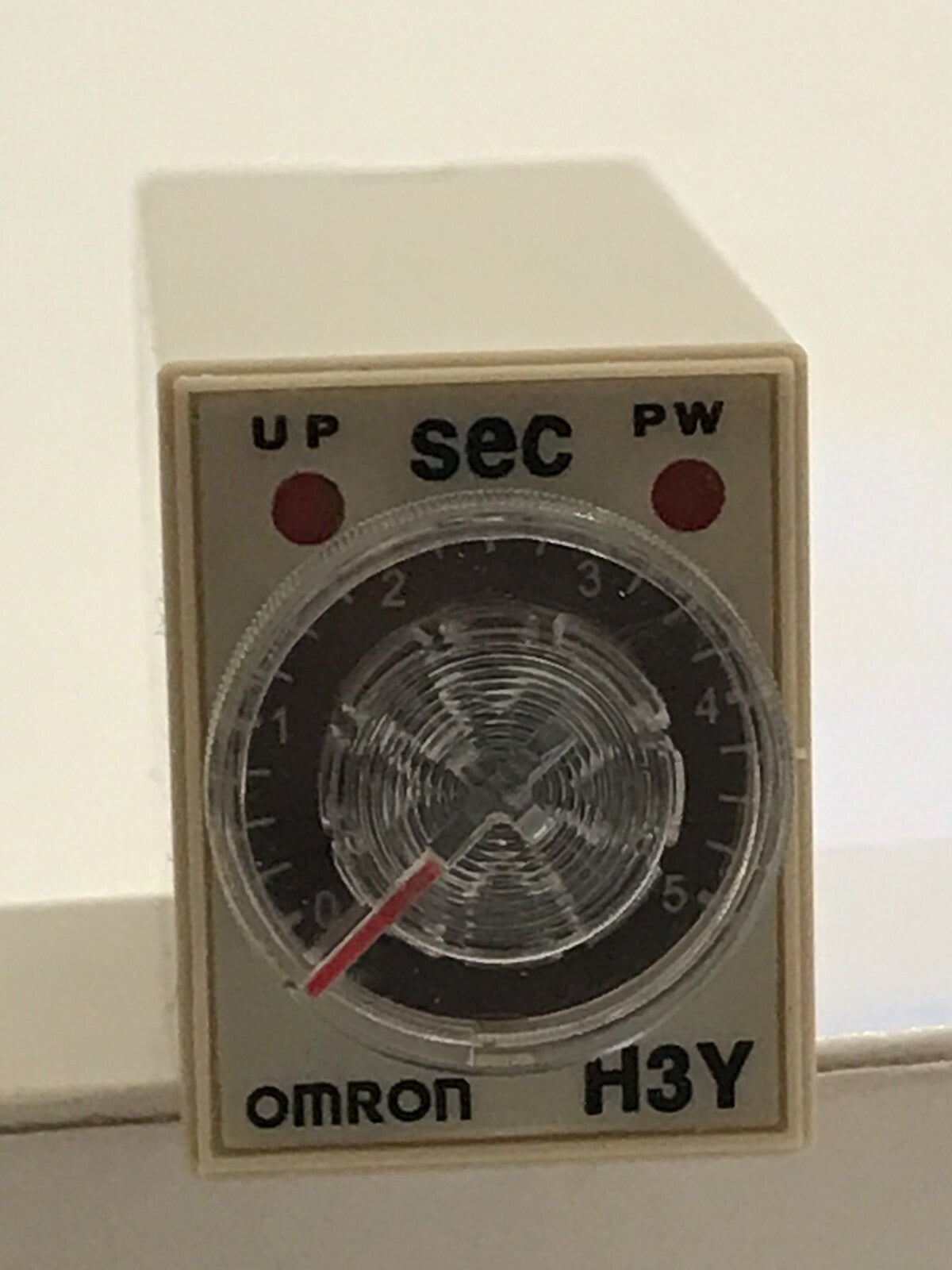 H3Y-2 110V AC MINIATURE PLUG IN TIMER 8 PIN 0.2 - 5 SECONDS DP CONTACTS ad2G9