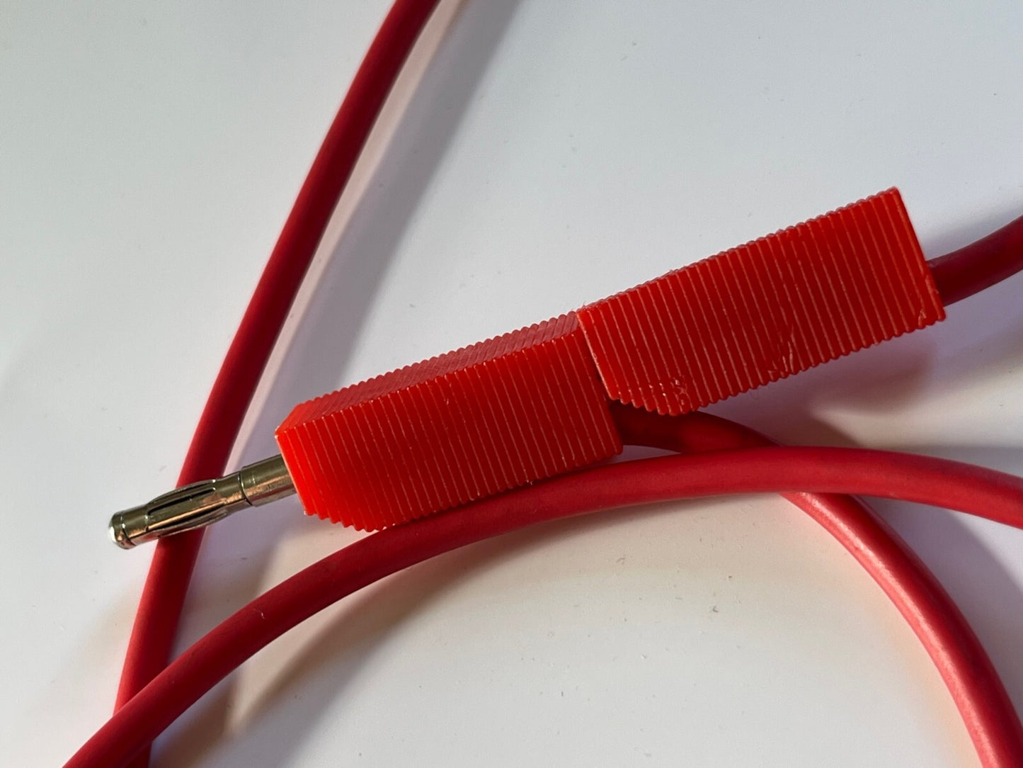 HEAVY DUTY 4MM STACKABLE BANANA PLUG SILICON TEST LEAD 1.0M LONG RED ad1*21