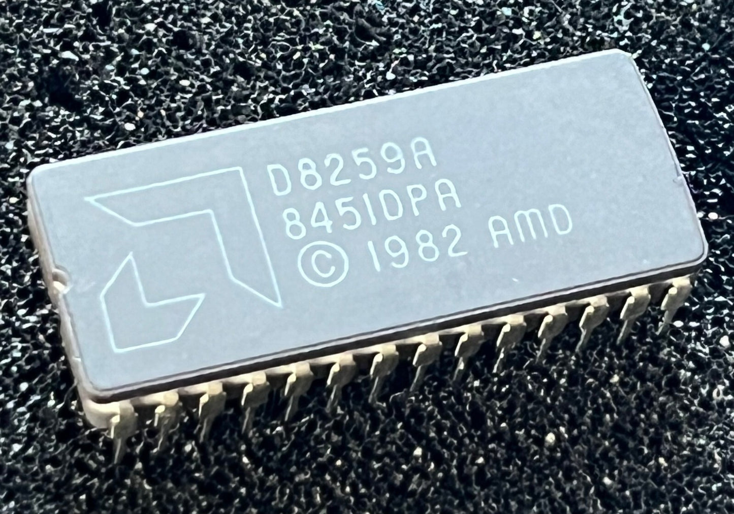 D8259A AMD CERAMIC PROGRAMMABLE INTERRUPT CHIP UK STOCK x1 fcb20.30