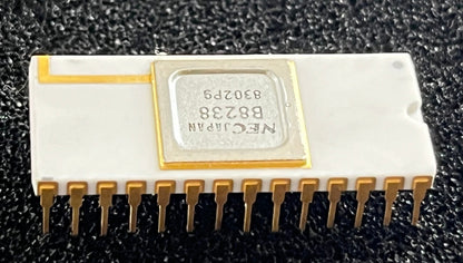 UPB8238 COLLECTIBLE WHITE CERAMIC & GOLD EARLY NEC JAPAN CHIP IC. fcb28.18