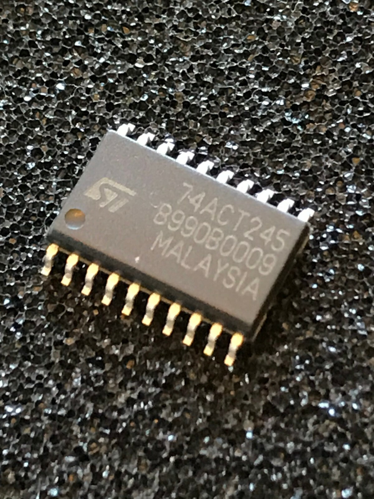 74ACT245 ORIGINAL ST 20 PIN SURFACE MOUNT CHIP SO20 UK STOCK x1 fd6d62