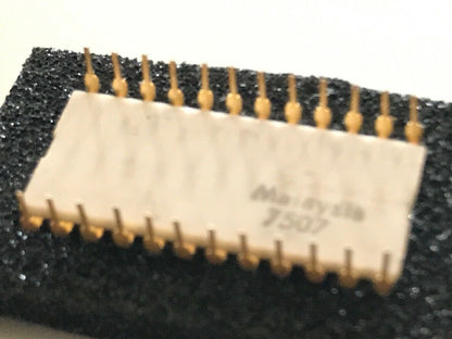 COLLECTORS CHIP INTEL C1702A WHITE CERAMIC GOLD EPROM WITH PRINT ERROR fcb10.1A