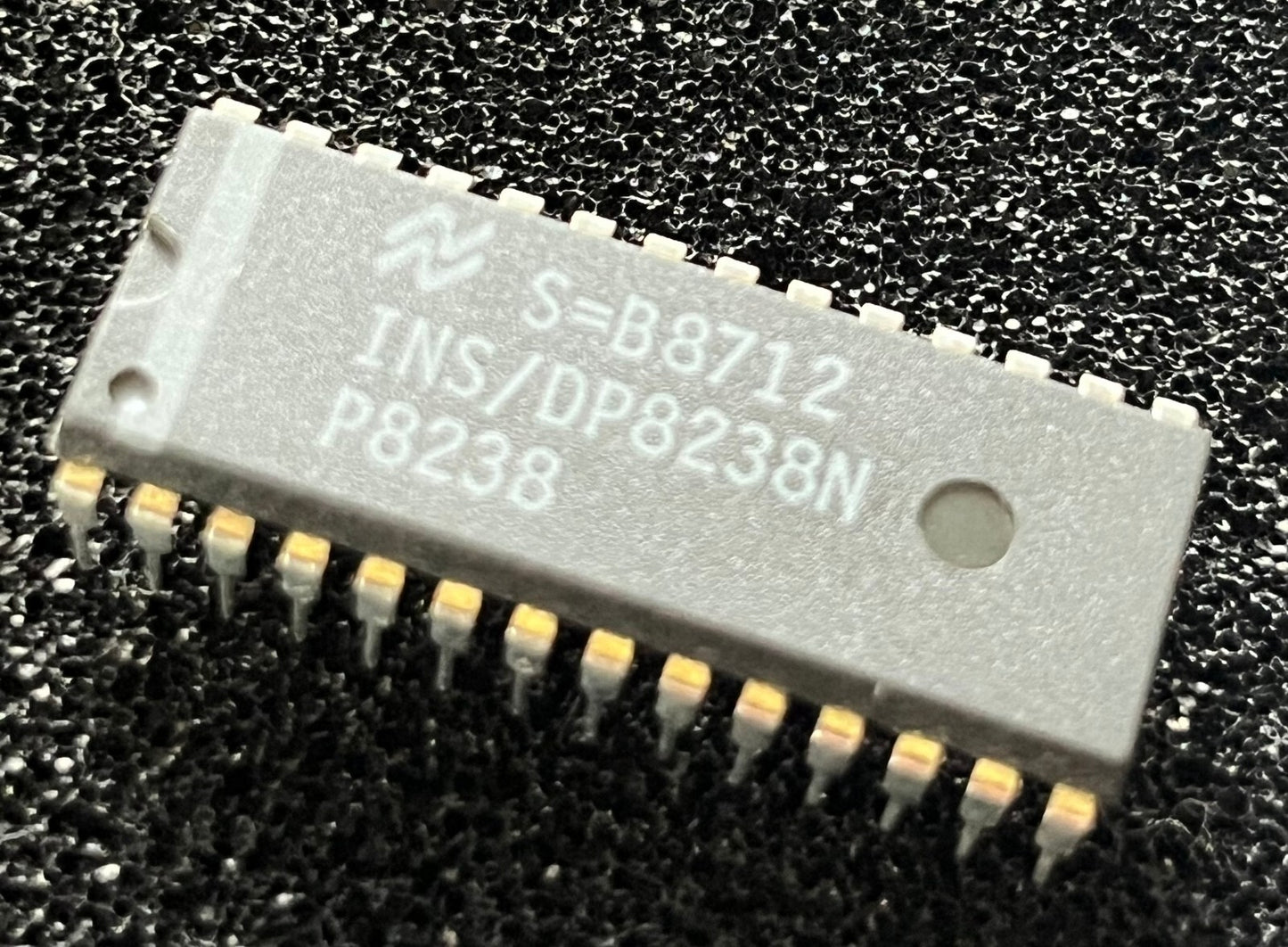 INS/DP8238N NSC SYSTEM CONTROLLER / BUS DRIVER CHIP UK STOCK x1 fcb20.34