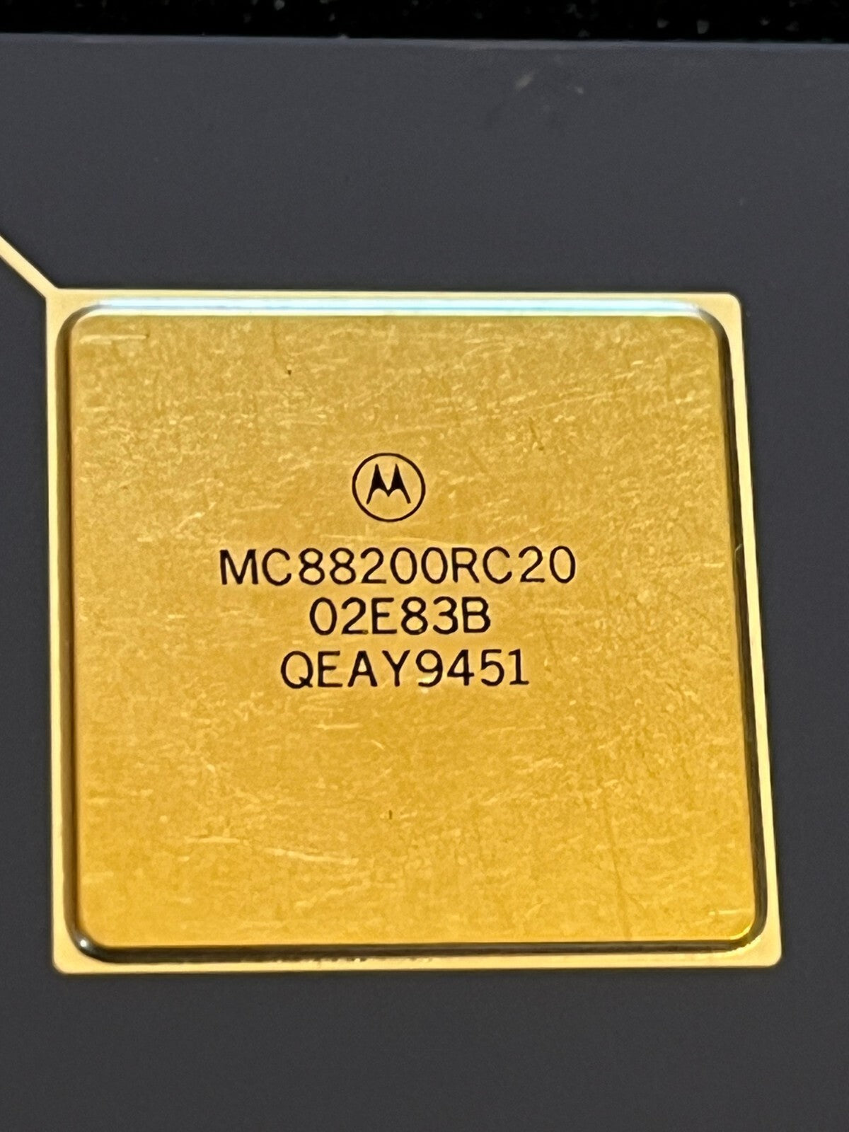 MC88200RC20 MOTOROLA COLLECTIBLE CERAMIC GOLD PGA CACHE CONTROLLER fcb28.11