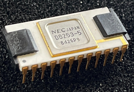 UPD8253-5 COLLECTIBLE WHITE CERAMIC & GOLD EARLY NEC JAPAN CHIP IC. fcb28.19