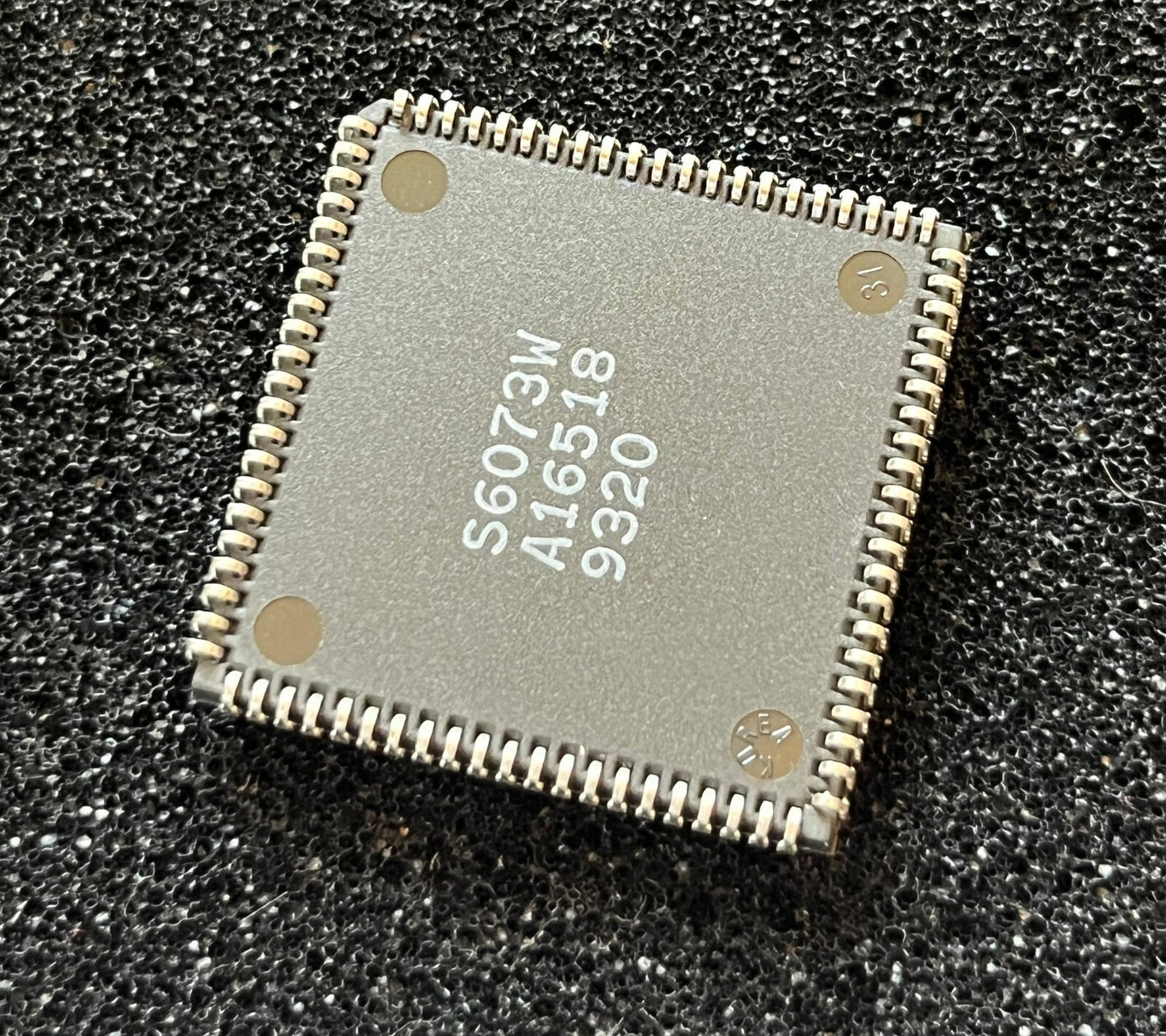 XILINX XC3042-100-PC84C FPGA 84 PIN PLCC UK STOCK (x1) fcb20.24