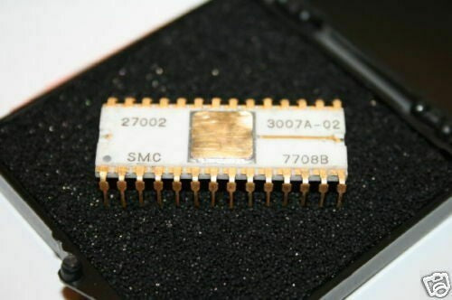 COLLECTORS VINTAGE IC WHITE CERAMIC GOLD CHIP WITH BRACED GILT FRAME LEG fd2j22