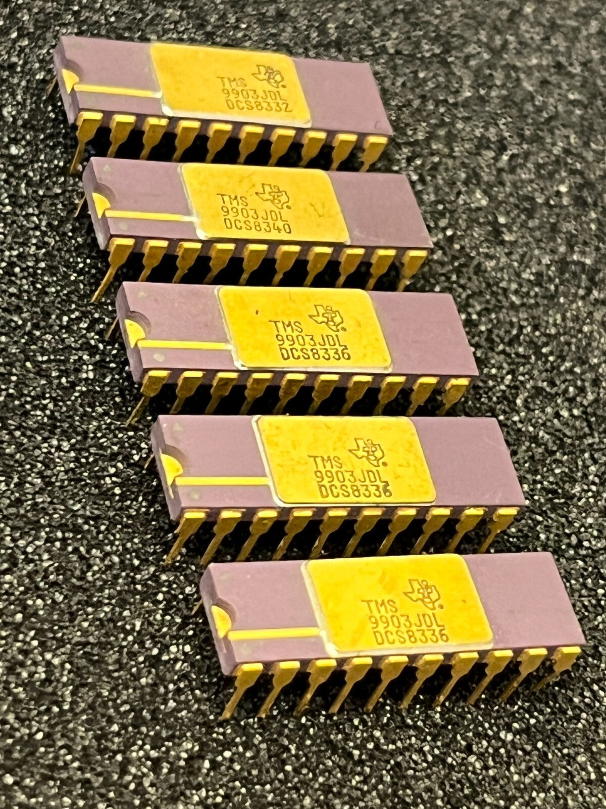 COLLECTORS CHIP TMS9903JDL TEXAS INST PURPLE CERAMIC GOLD fcb10.32