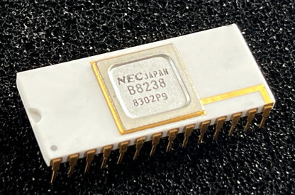 UPB8238 COLLECTIBLE WHITE CERAMIC & GOLD EARLY NEC JAPAN CHIP IC. fcb28.18