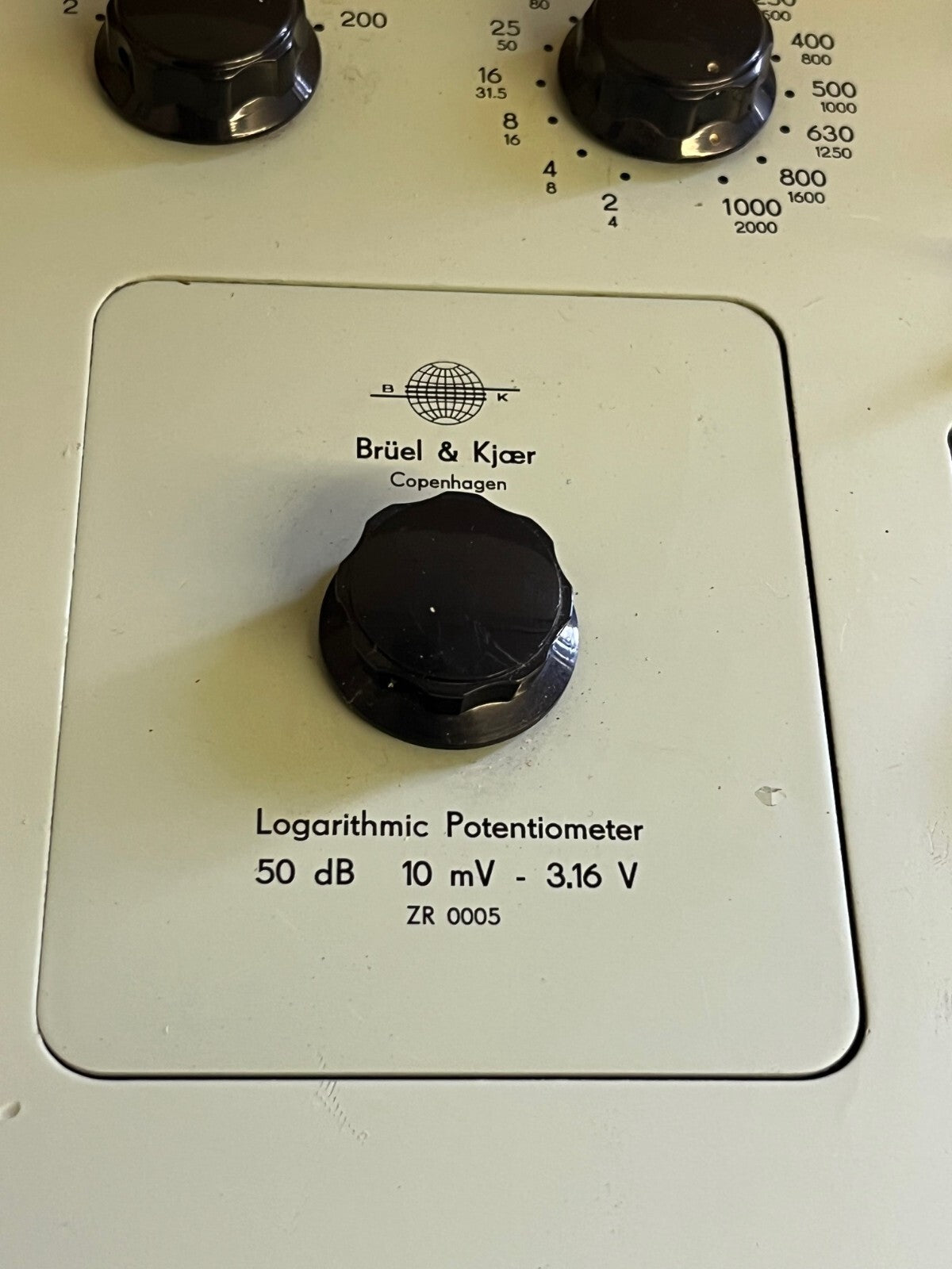 BRUEL & KJAER 2305 LEVEL CHART RECORDER WITH ZR-0005 LOG POTENTIOMETER