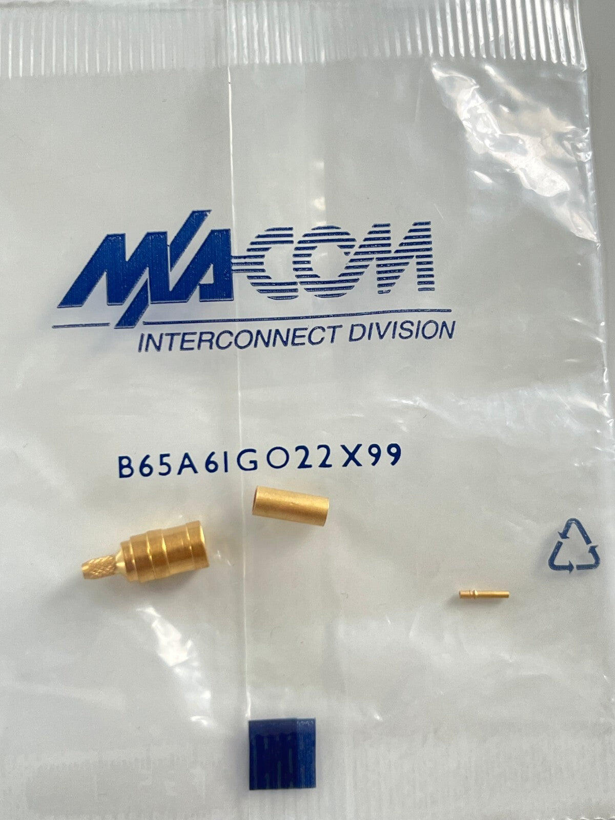 MACOM SMB MALE CABLE MOUNT PLUG B65A61G022X fcb25.35