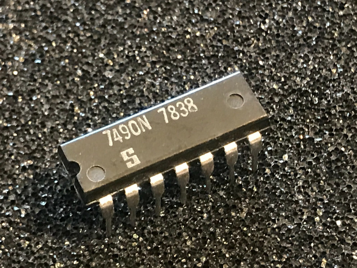 7490N ORIGINAL SIGNETICS DECADE COUNTER CHIP UK STOCK x1 faa13a5