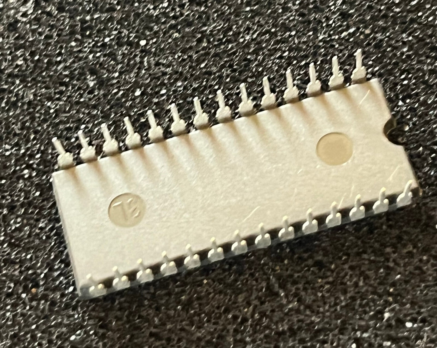 TC5565P-15 TOSHIBA 8K X 8 SRAM MEMORY IC UK STOCK (x1) fcb20.13