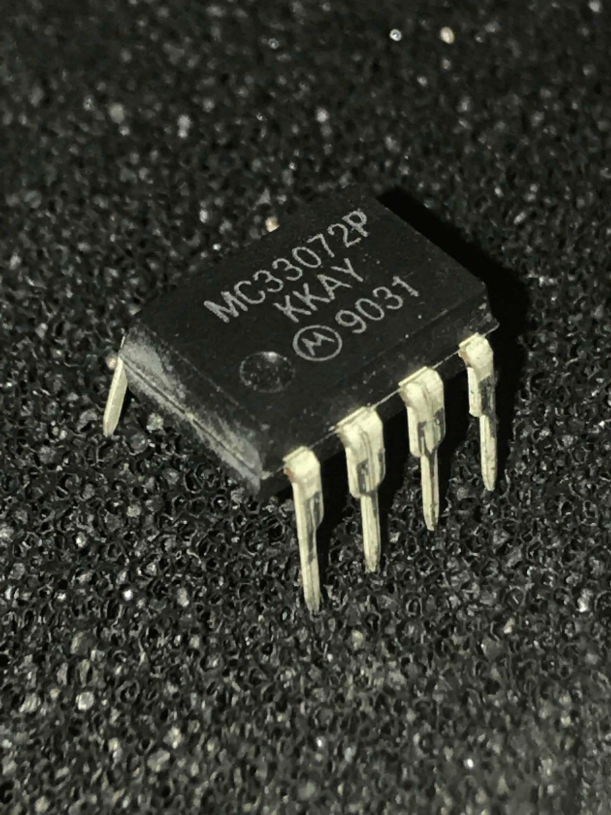 ORIGINAL MOTOROLA MC33072P 8 PIN DIL CHIP UK STOCK x1 fbb30a65