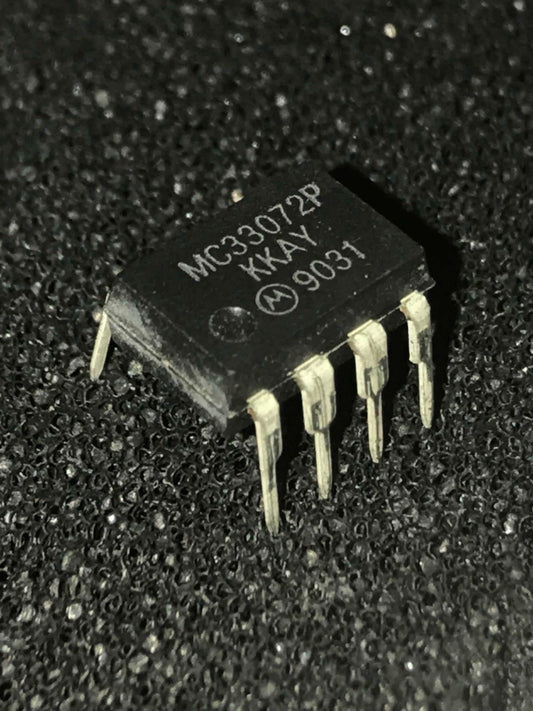 ORIGINAL MOTOROLA MC33072P 8 PIN DIL CHIP UK STOCK x1 fbb30a65