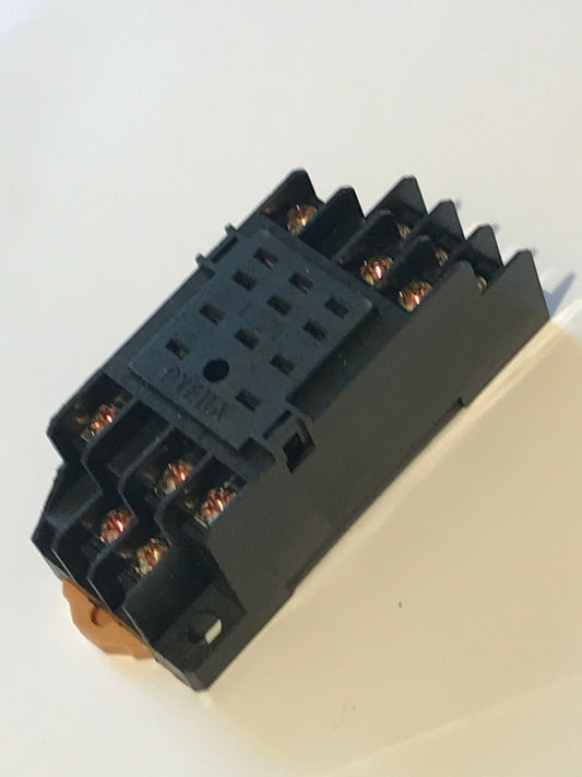PYF11A 11 PIN RELAY BASE FOR 'MY3' RELAYS DIN RAIL OR SCREW DOWN MOUNT ad1J21