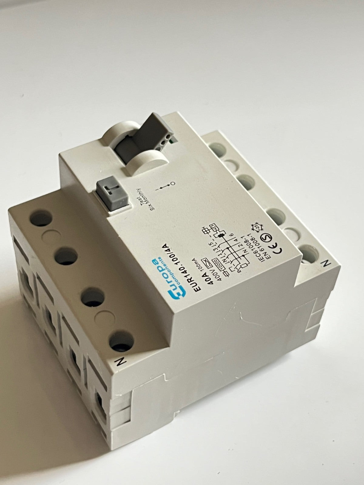 EUROPA EUR140.100/4A 4 POLE 40A 100mA RCCB BREAKER NEW BOXED fd1d39