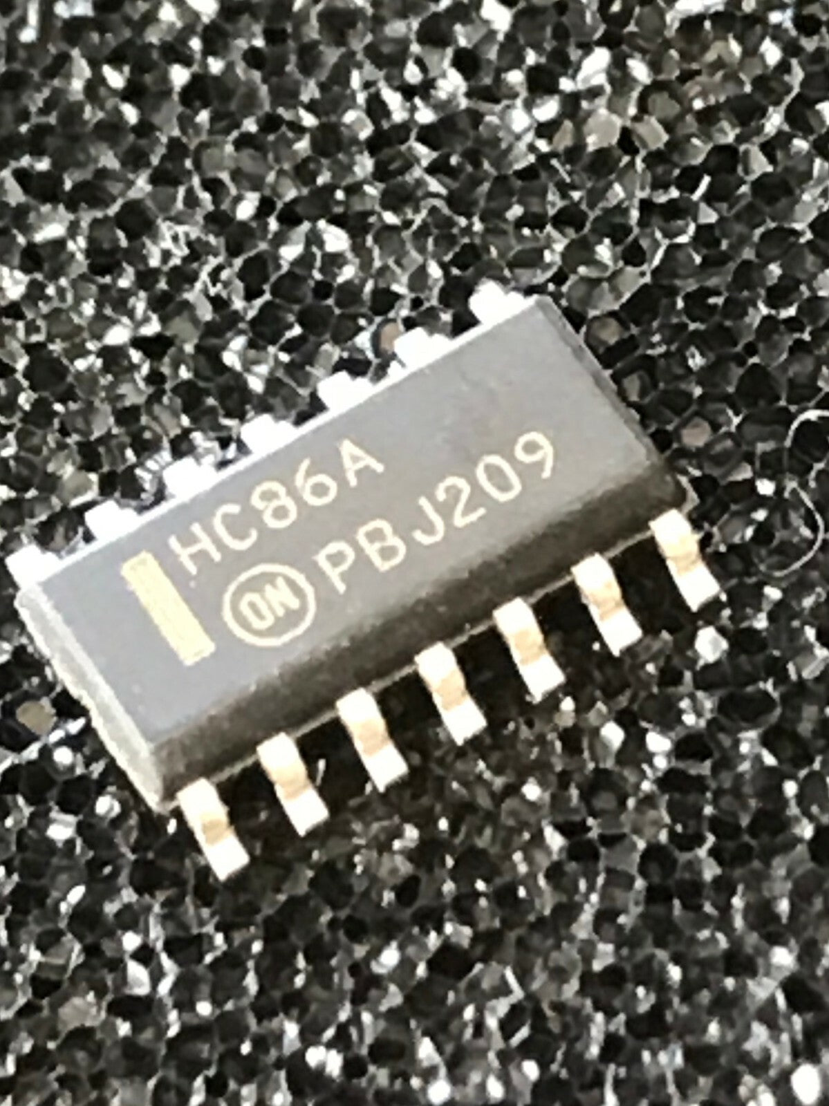 HC86A ORIGINAL MOTOROLA 74HC86A SURFACE MOUNT CHIP SO14 UK STOCK x1 fcb16.75