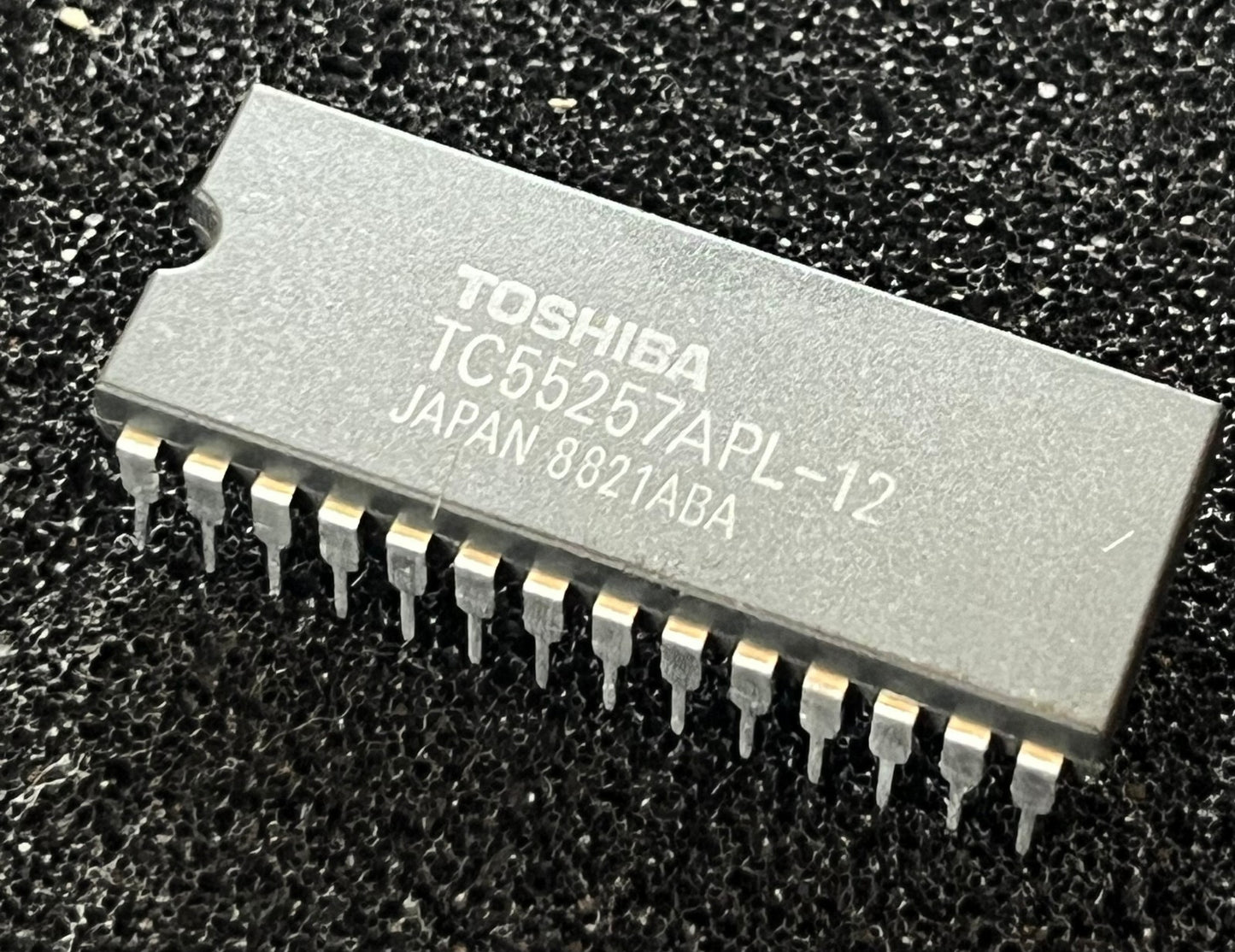 TC55257APL-12 TOSHIBA 32K X 8 SRAM MEMORY IC UK STOCK (x1) fcb20.14