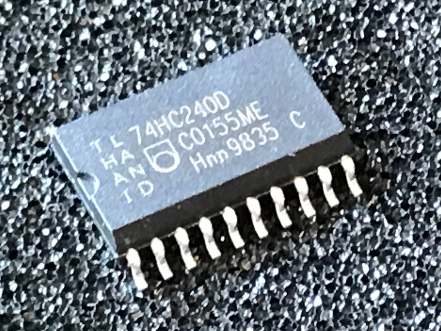 74HC240D ORIGINAL PHILIPS SURFACE MOUNT CHIP SO-20 UK STOCK x1 ad1i10