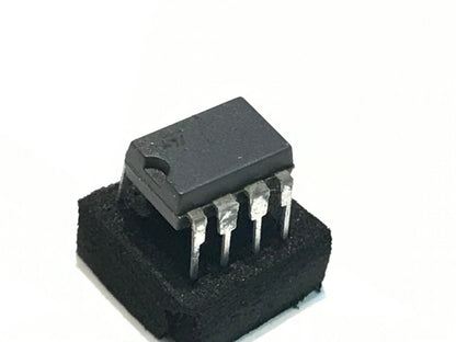 ORIGINAL ST UC2844A 8 PIN DIL CURRENT MODE CONTROLLER CHIP UK STOCK x1 fcb15.3