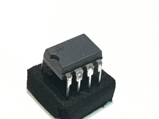 ORIGINAL ST UC2844A 8 PIN DIL CURRENT MODE CONTROLLER CHIP UK STOCK x1 fcb15.3